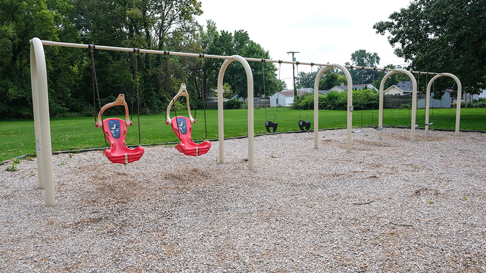 Bud-Blossom Park swings