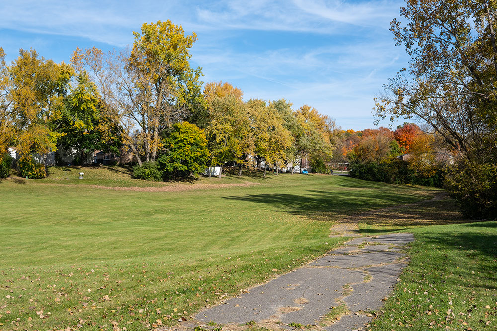 Fairway Hills Park walking path